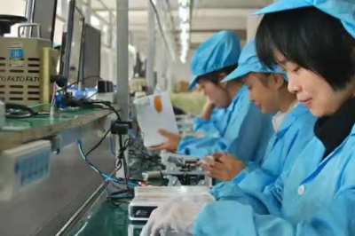《電子廠招聘信息：高價小時工一天 300，真的靠譜嗎？》